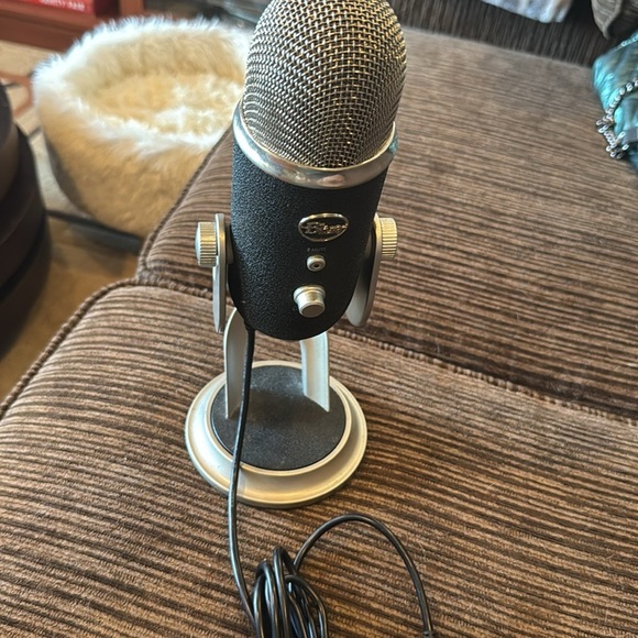 Blue Yeti USB Microphone - Picture 9 of 9